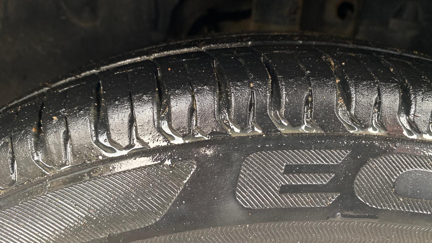 2020 Tata ALTROZ XE PETROL, Petrol, Manual, 28,442 km, Left Front Tyre Tread