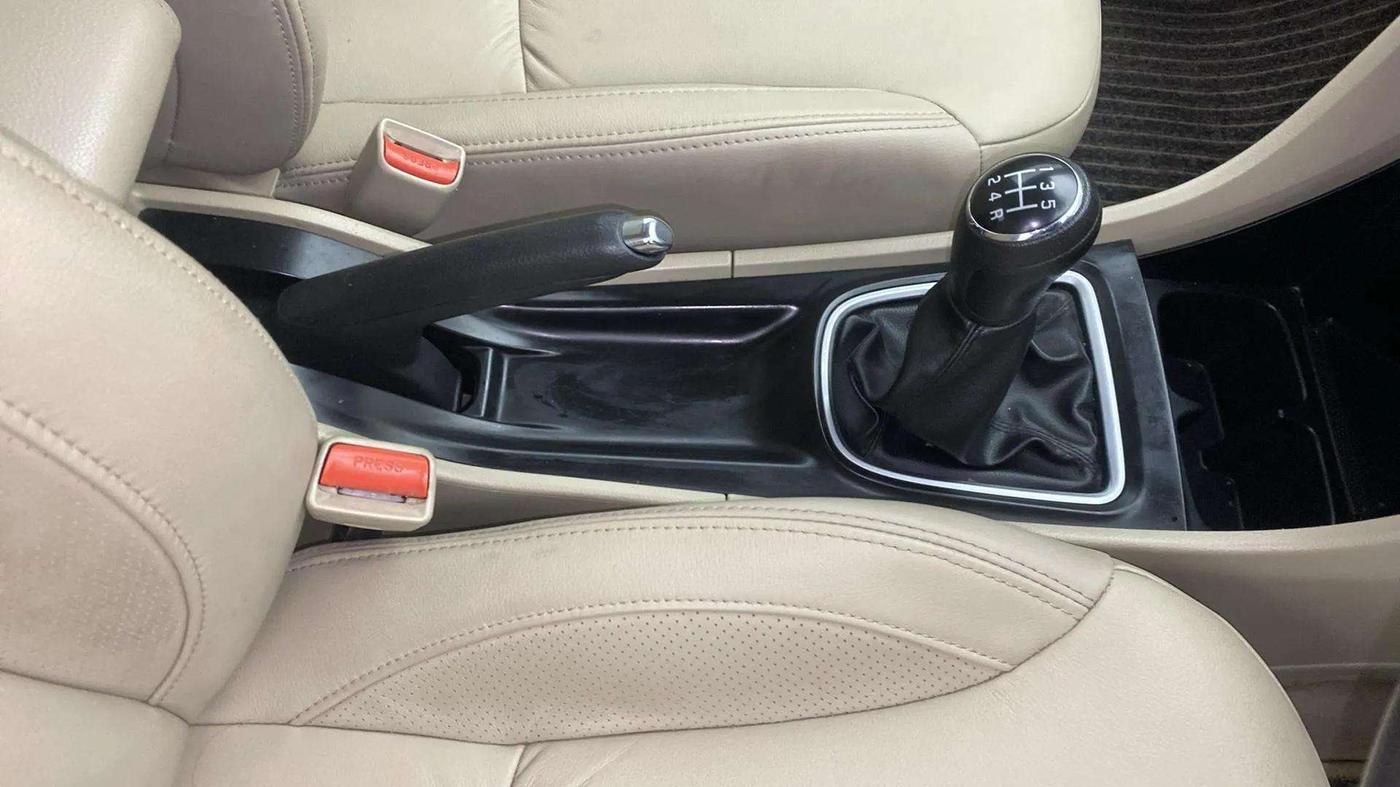 2020 Maruti Ciaz ALPHA 1.5 SHVS PETROL, Petrol, Manual, 59,512 km, Gear Lever