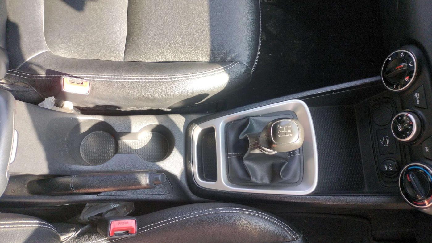 2020 Hyundai VENUE S 1.2, Petrol, Manual, 45,976 km, Gear Lever