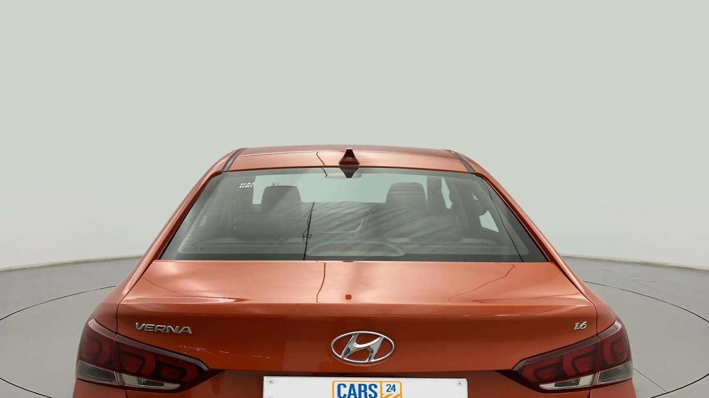2017 Hyundai Verna 1.6 VTVT SX (O) AT, CNG, Automatic, 68,995 km, Rear Windshield