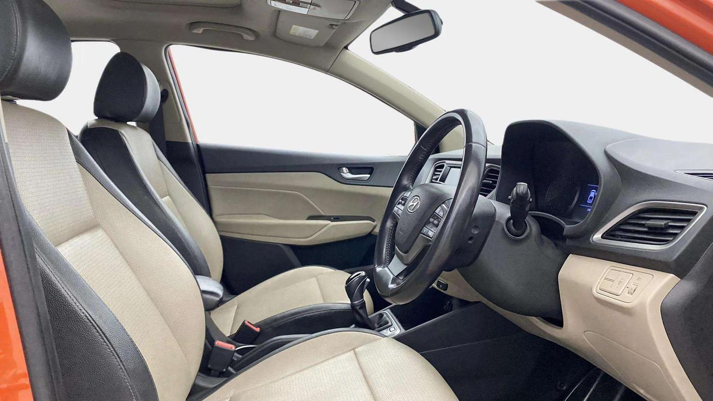 2017 Hyundai Verna 1.6 VTVT SX (O) AT, CNG, Automatic, 68,995 km, Right Side Front Door Cabin