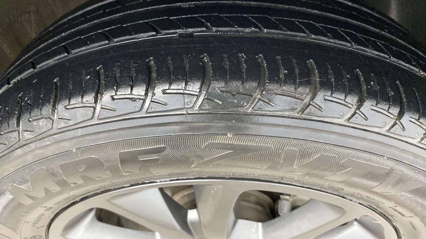 2019 Hyundai Elite i20 SPORTZ PLUS 1.2, Petrol, Manual, 34,807 km, Right Front Tyre Tread