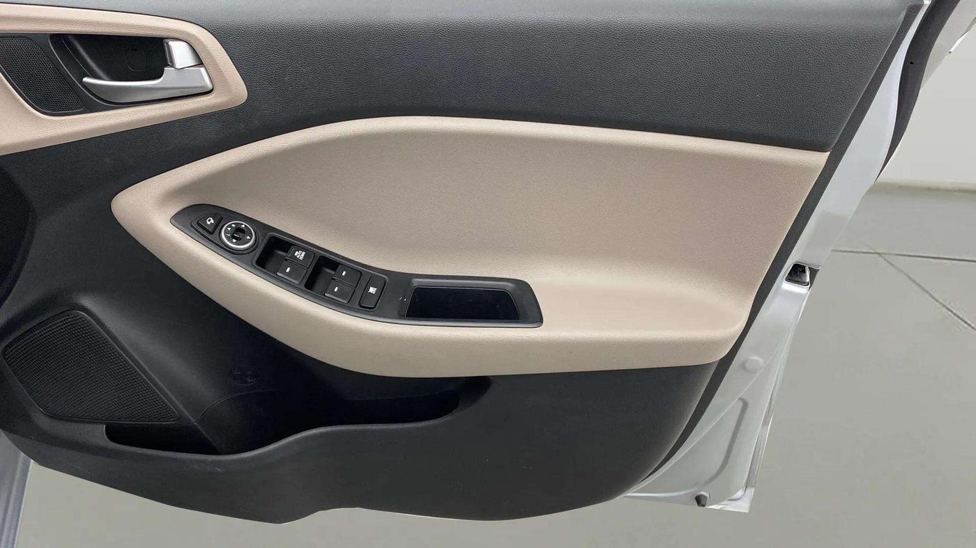 2019 Hyundai Elite i20 SPORTZ PLUS 1.2, Petrol, Manual, 34,807 km, Driver Side Door Panels Control