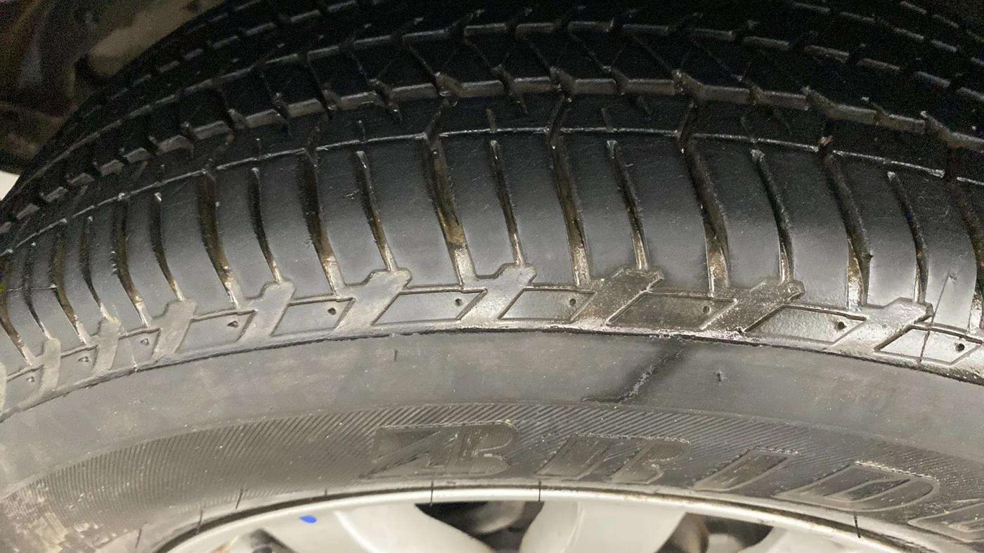 2020 Mahindra XUV500 W9, Diesel, Manual, 69,255 km, Left Rear Tyre Tread