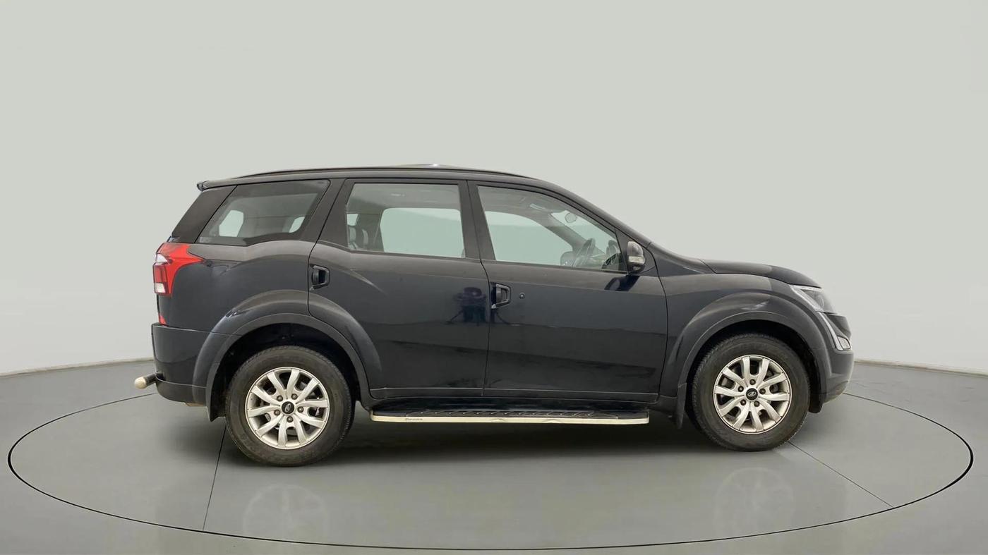 2020 Mahindra XUV500 W9, Diesel, Manual, 69,255 km, Right Side View