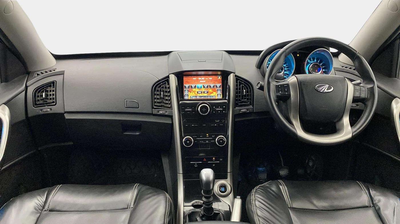 2020 Mahindra XUV500 W9, Diesel, Manual, 69,255 km, Dashboard