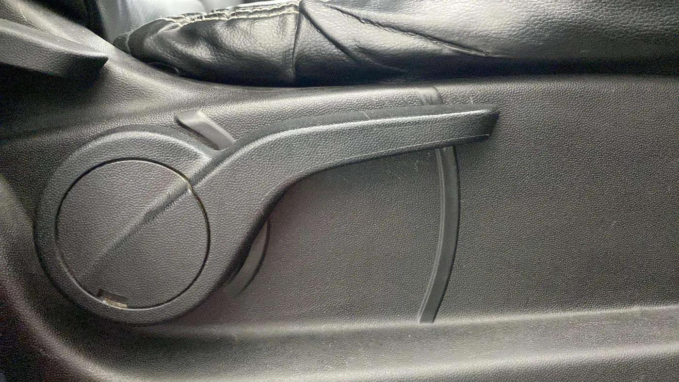 2020 Mahindra XUV500 W9, Diesel, Manual, 69,255 km, Driver Side Adjustment Panel