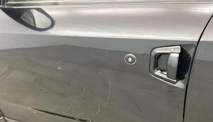 2020 Mahindra XUV500 W9, Diesel, Manual, 69,232 km, Front passenger door - Minor scratches