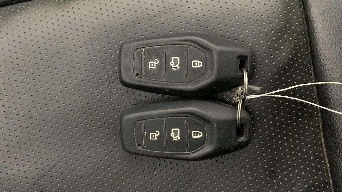 2020 Mahindra XUV500 W9, Diesel, Manual, 69,255 km, Key Close Up