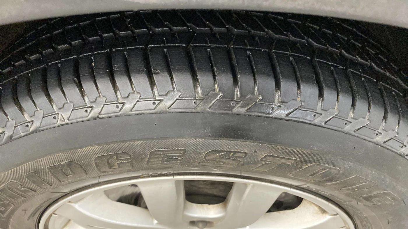 2020 Mahindra XUV500 W9, Diesel, Manual, 69,255 km, Right Front Tyre Tread
