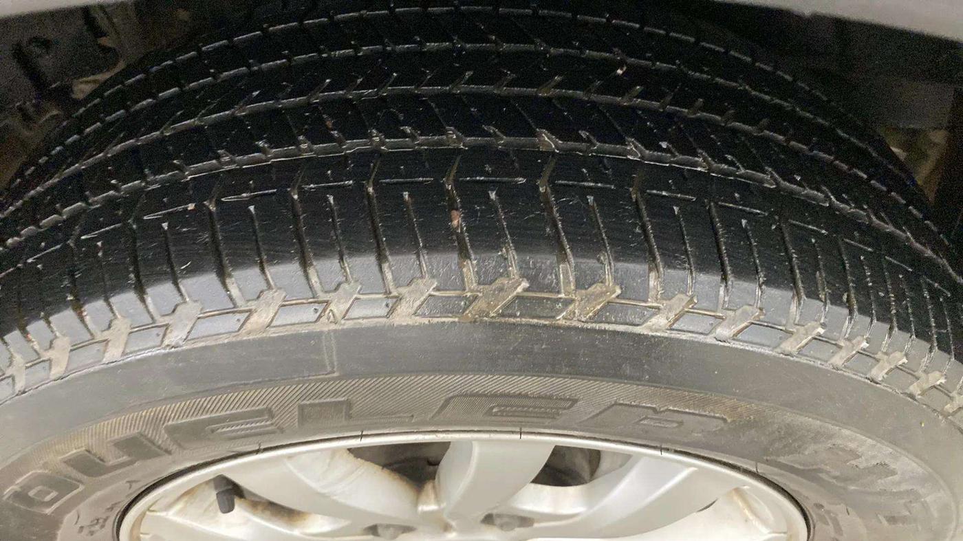2020 Mahindra XUV500 W9, Diesel, Manual, 69,255 km, Left Front Tyre Tread