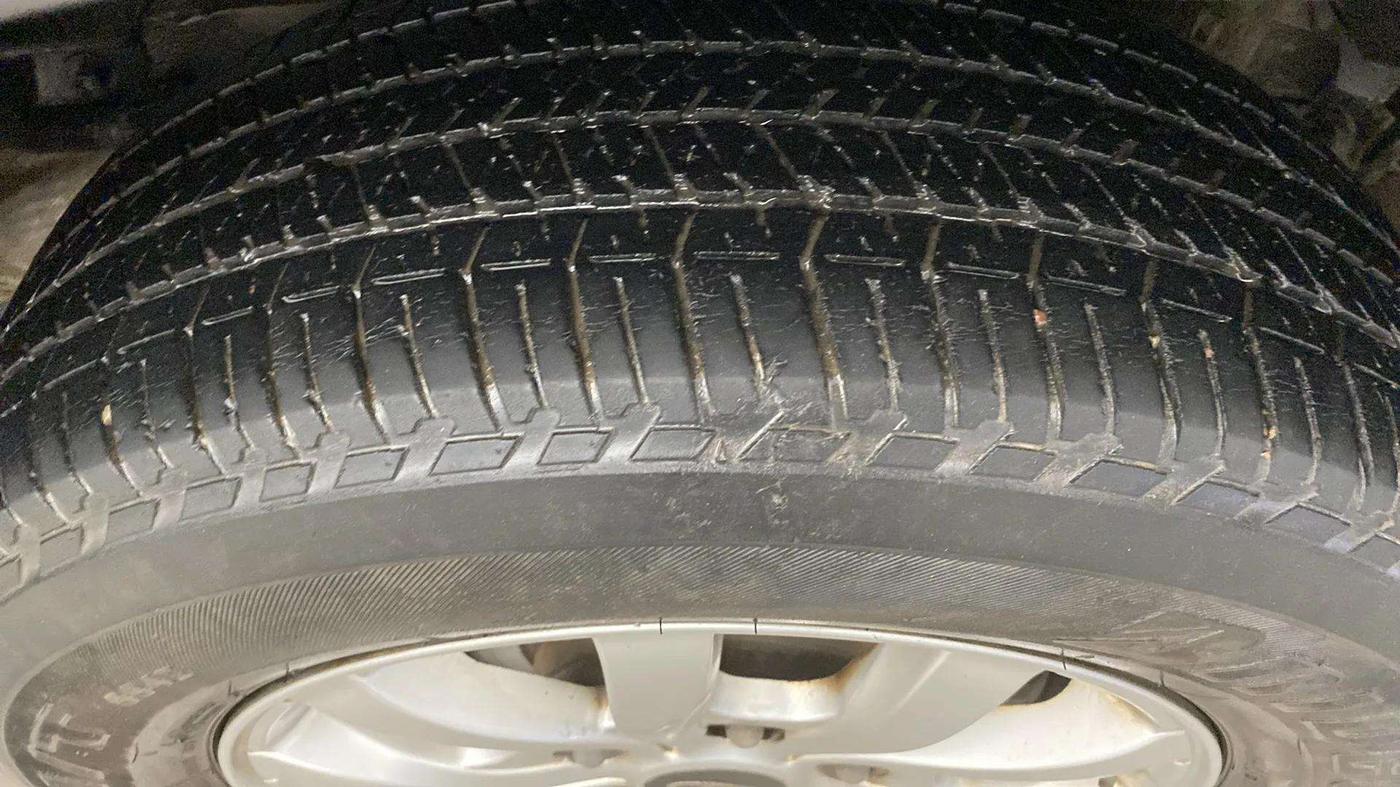 2020 Mahindra XUV500 W9, Diesel, Manual, 69,255 km, Right Rear Tyre Tread