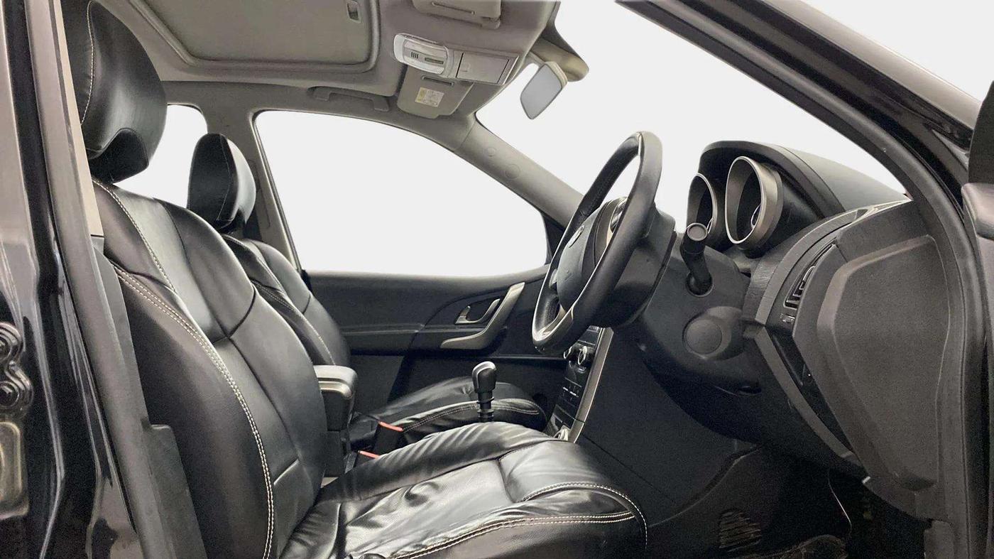 2020 Mahindra XUV500 W9, Diesel, Manual, 69,255 km, Right Side Front Door Cabin