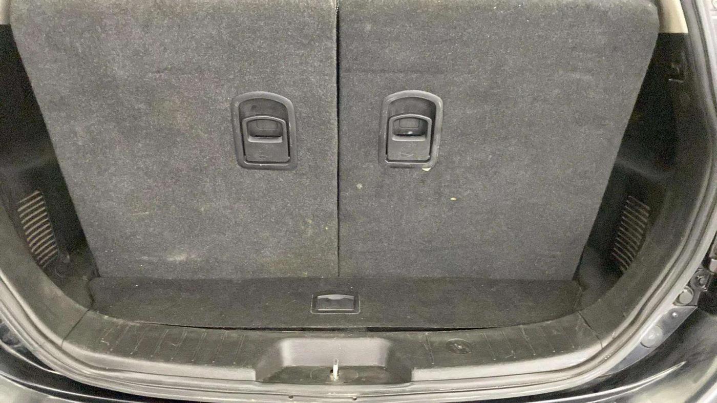 2020 Mahindra XUV500 W9, Diesel, Manual, 69,255 km, Boot Inside