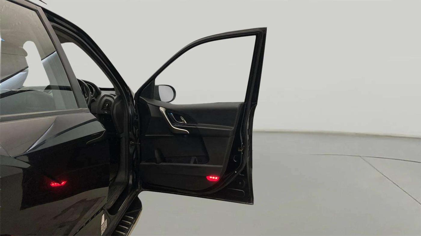 2020 Mahindra XUV500 W9, Diesel, Manual, 69,255 km, RHS Front Door