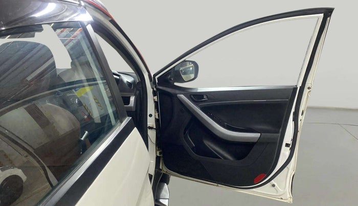 2021 Tata NEXON XMA SUNROOF PETROL, Petrol, Automatic, 27,053 km, RHS Front Door