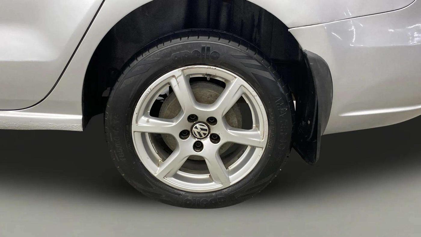 2013 Volkswagen Vento HIGHLINE 1.6 MPI, Petrol, Manual, 83,338 km, Left Rear Wheel
