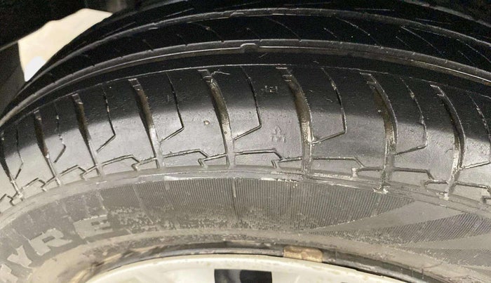 2022 Maruti Dzire VXI CNG, CNG, Manual, 33,025 km, Left Front Tyre Tread