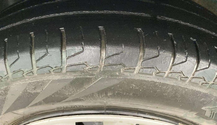 2022 Maruti Dzire VXI CNG, CNG, Manual, 33,025 km, Left Rear Tyre Tread