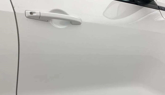 2021 Nissan MAGNITE XE, Petrol, Manual, 25,334 km, Driver-side door - Beading has minor damage