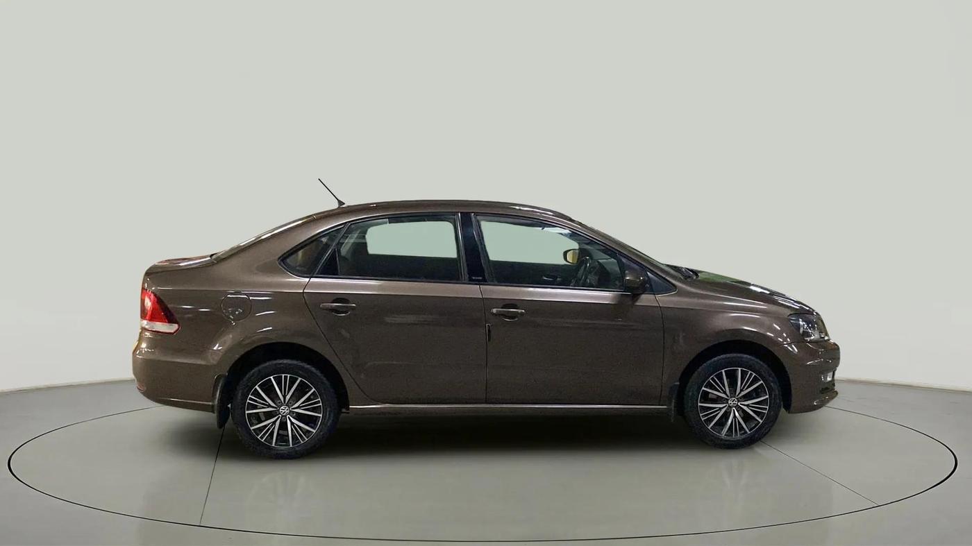 2018 Volkswagen Vento COMFORTLINE 1.6, Petrol, Manual, 48,527 km, Right Side View