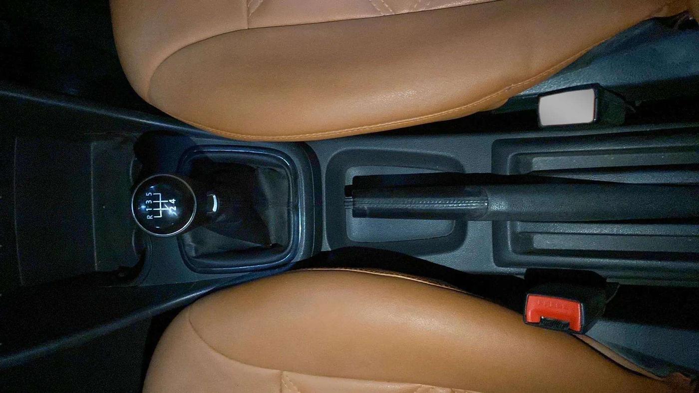 2018 Volkswagen Vento COMFORTLINE 1.6, Petrol, Manual, 48,527 km, Gear Lever