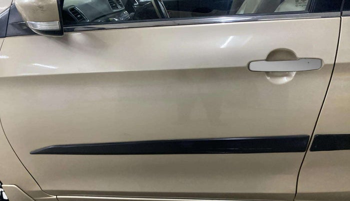 2015 Maruti Ciaz VXI+, Petrol, Manual, 73,643 km, Front passenger door - Trim has minor damage