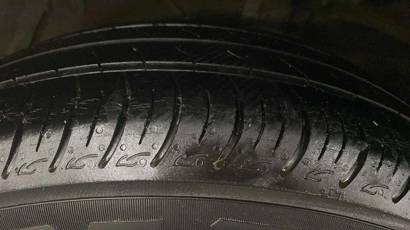 2015 Maruti Ciaz VXI+, Petrol, Manual, 74,002 km, Left Rear Tyre Tread