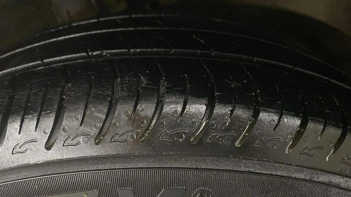 2015 Maruti Ciaz VXI+, Petrol, Manual, 74,002 km, Right Front Tyre Tread