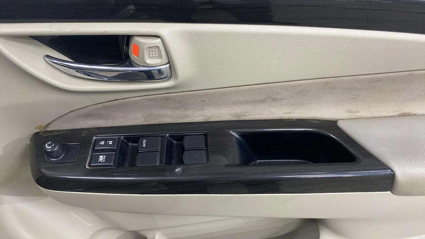 2015 Maruti Ciaz VXI+, Petrol, Manual, 74,002 km, Driver Side Door Panels Control