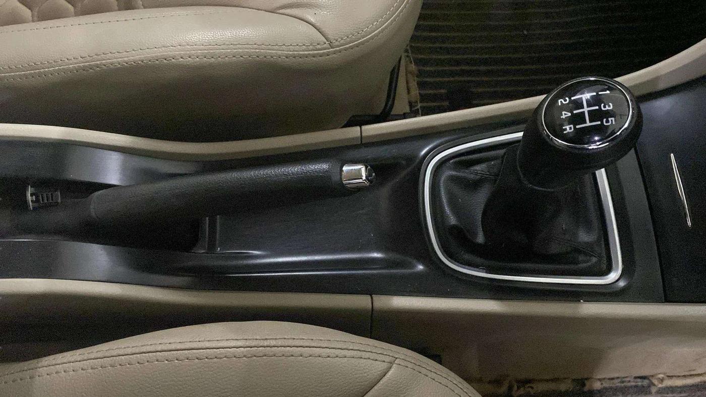 2015 Maruti Ciaz VXI+, Petrol, Manual, 74,002 km, Gear Lever