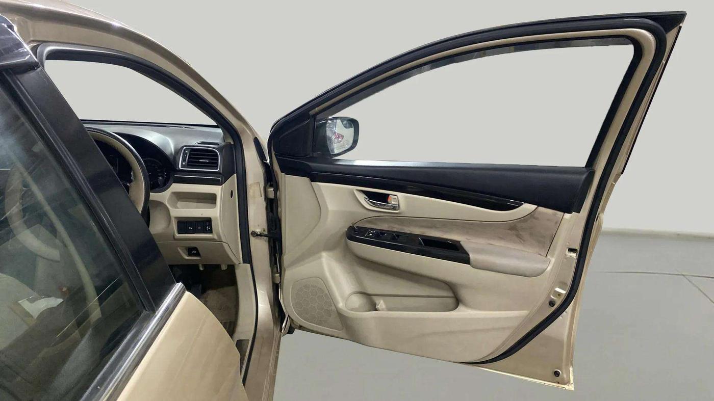 2015 Maruti Ciaz VXI+, Petrol, Manual, 74,002 km, RHS Front Door