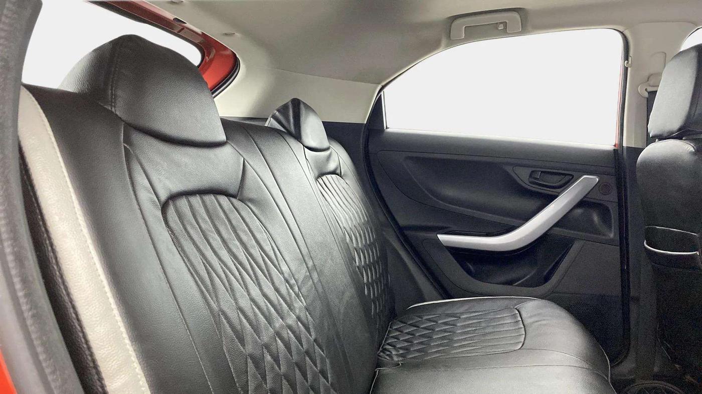 2020 Tata NEXON XM SUNROOF PETROL, Petrol, Manual, 30,518 km, Right Side Rear Door Cabin