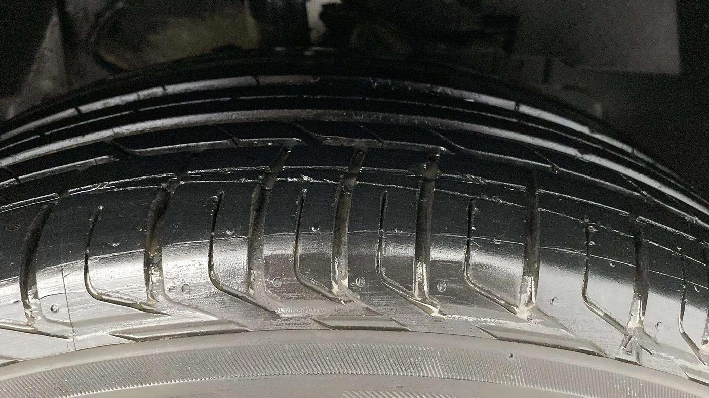 2020 Tata NEXON XM SUNROOF PETROL, Petrol, Manual, 30,518 km, Right Front Tyre Tread