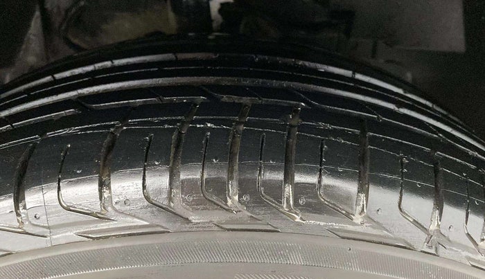 2020 Tata NEXON XM SUNROOF PETROL, Petrol, Manual, 30,518 km, Right Front Tyre Tread