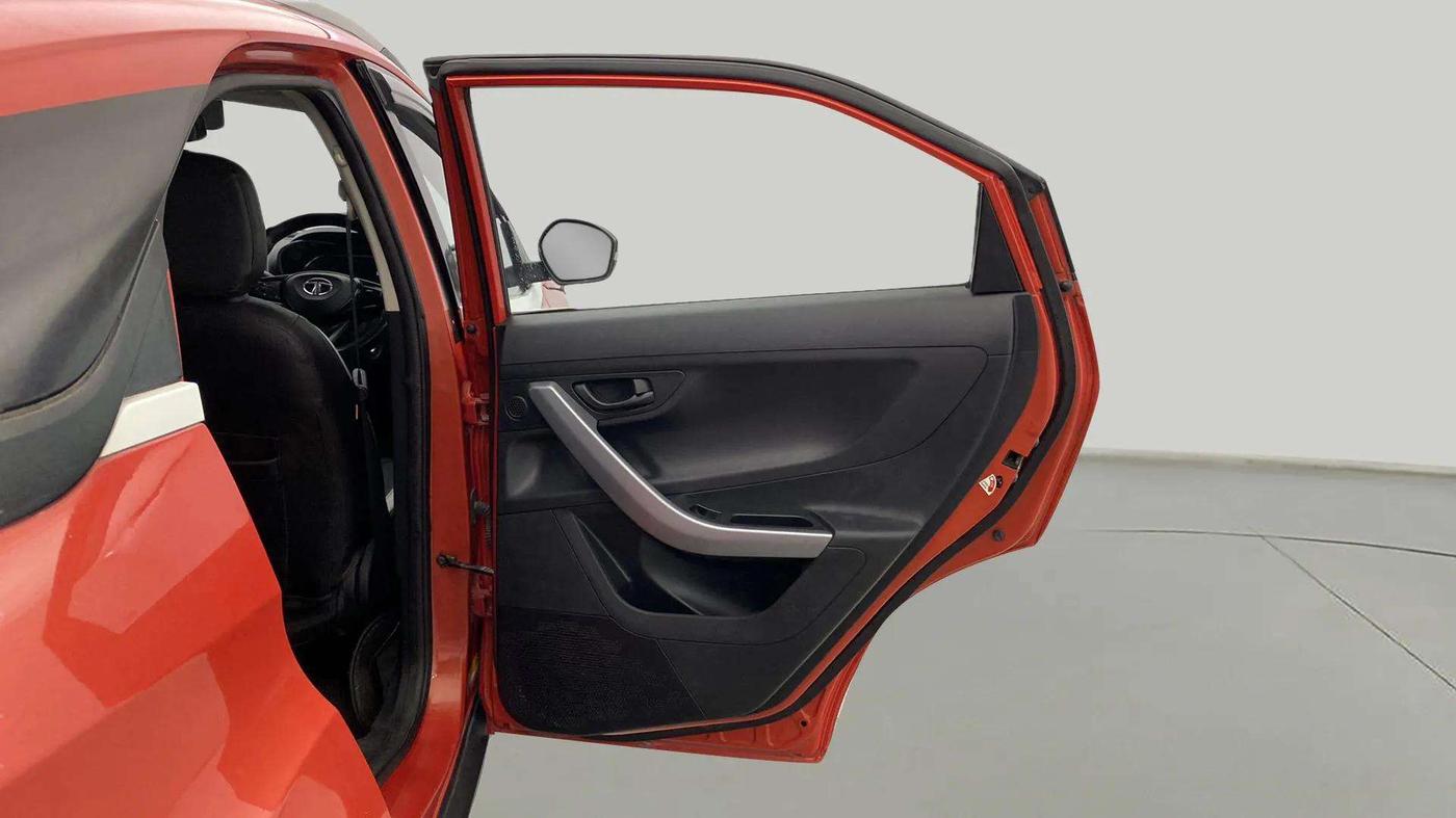 2020 Tata NEXON XM SUNROOF PETROL, Petrol, Manual, 30,518 km, RHS Rear Door