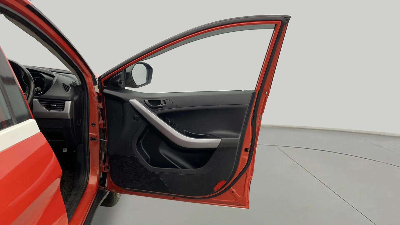 2020 Tata NEXON XM SUNROOF PETROL, Petrol, Manual, 30,518 km, RHS Front Door
