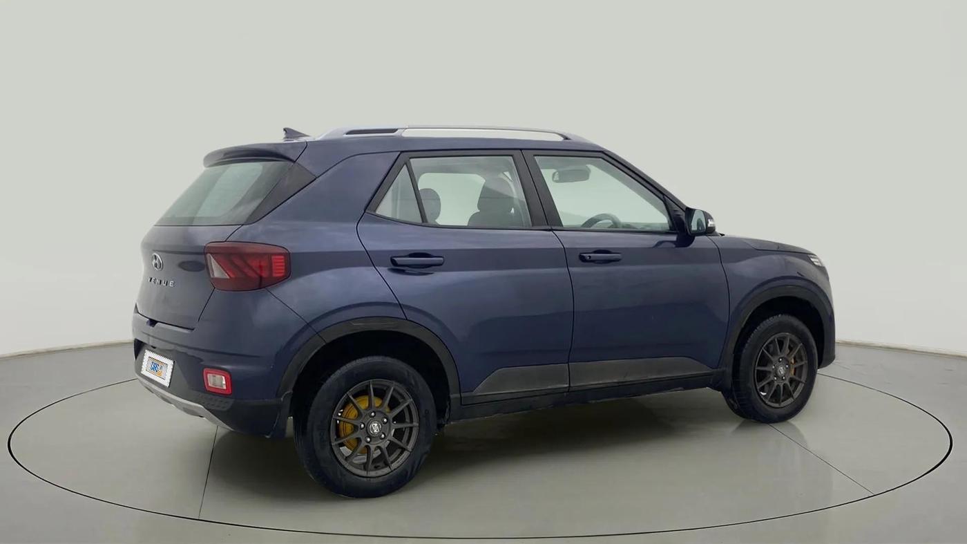 2021 Hyundai VENUE S+ 1.2, Petrol, Manual, 21,485 km, Right Back Diagonal