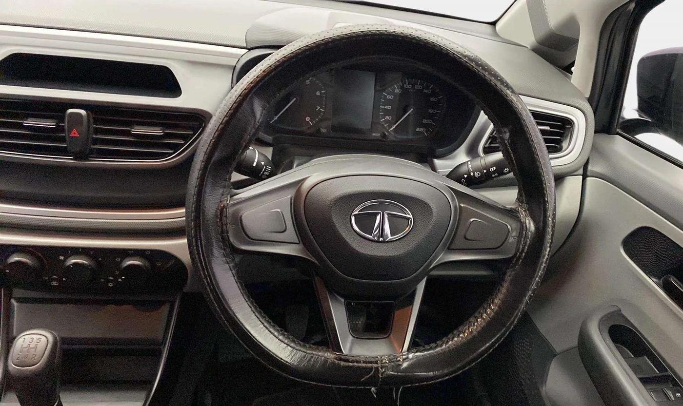 2021 Tata ALTROZ XE PETROL, Petrol, Manual, 40,465 km, Steering Wheel Close Up