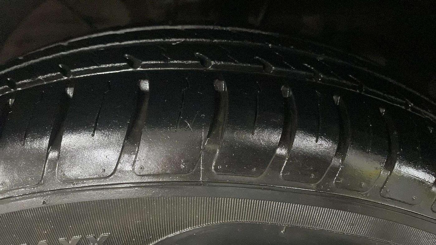 2019 Maruti Dzire VXI AMT, Petrol, Automatic, 14,134 km, Left Front Tyre Tread