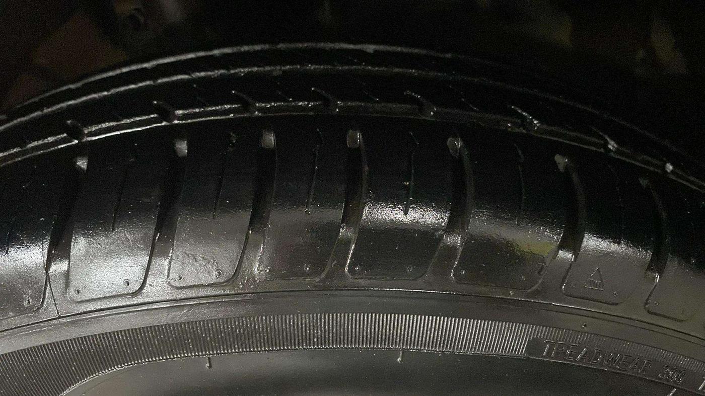 2019 Maruti Dzire VXI AMT, Petrol, Automatic, 14,134 km, Right Front Tyre Tread