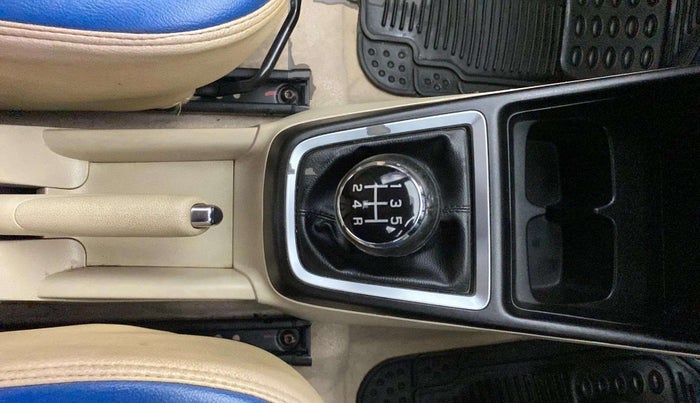 2017 Maruti Dzire VXI, Petrol, Manual, 44,454 km, Gear lever - Knob has minor damage