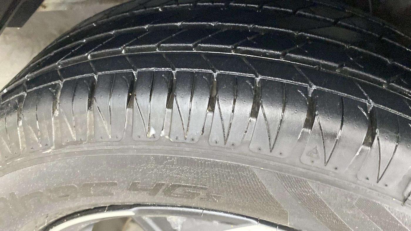 2019 Hyundai VENUE SX PLUS 1.0 TURBO DCT, Petrol, Automatic, 98,937 km, Right Front Tyre Tread