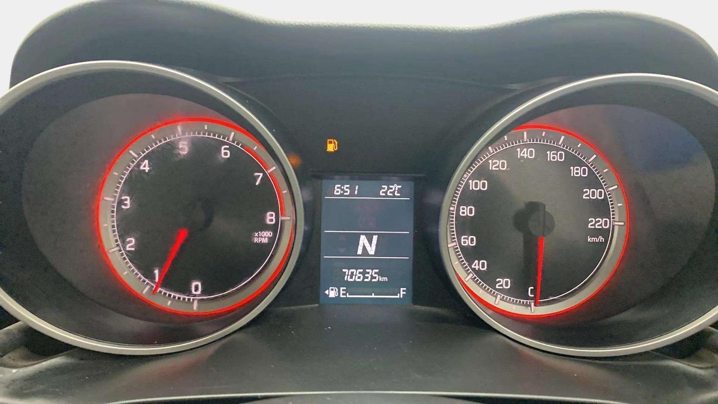 2018 Maruti Swift VXI AMT, Petrol, Automatic, 70,604 km, Odometer Image