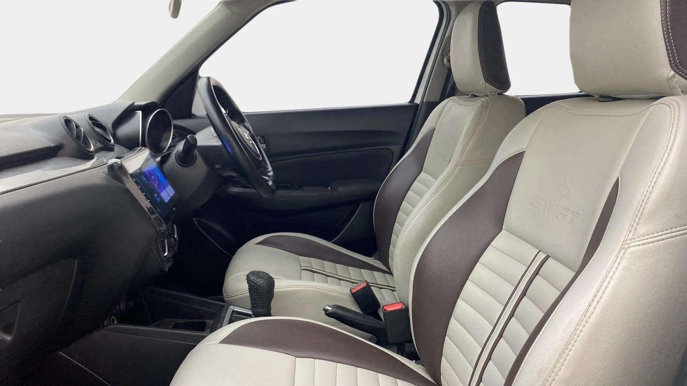 2018 Maruti Swift VXI AMT, Petrol, Automatic, 70,604 km, Right Side Front Door Cabin