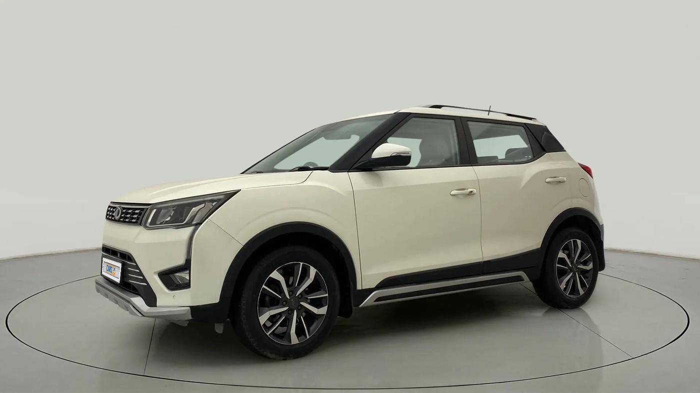 2019 Mahindra XUV300 W8 (O) 1.5 DIESEL, Diesel, Manual, 94,064 km, Left Front Diagonal