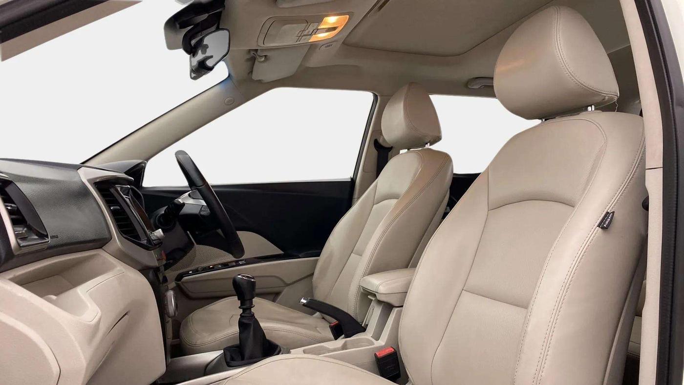 2019 Mahindra XUV300 W8 (O) 1.5 DIESEL, Diesel, Manual, 94,064 km, Right Side Front Door Cabin