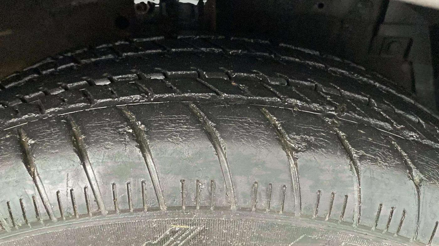 2015 Maruti Ertiga VXI, Petrol, Manual, 26,155 km, Right Front Tyre Tread