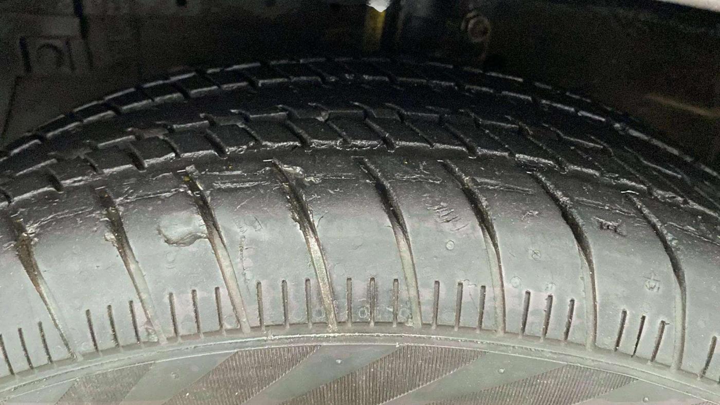 2015 Maruti Ertiga VXI, Petrol, Manual, 26,155 km, Left Front Tyre Tread