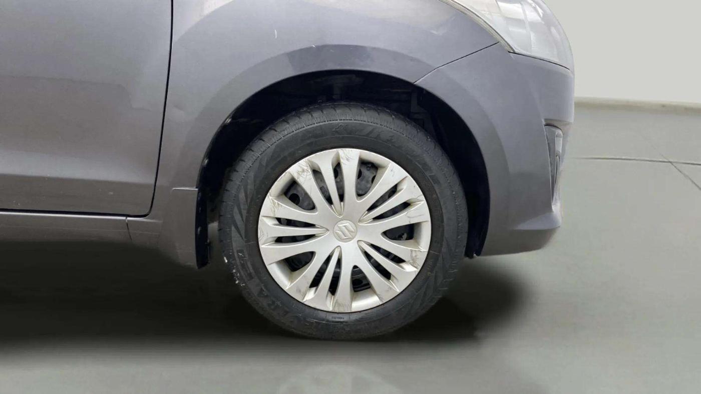 2015 Maruti Ertiga VXI, Petrol, Manual, 26,155 km, Right Front Wheel